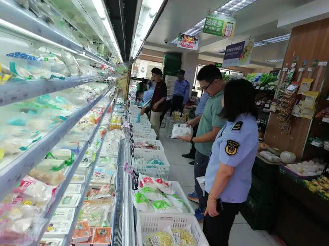 嚴查銷售過期、質檢不合格食品，守護舌尖上的安全